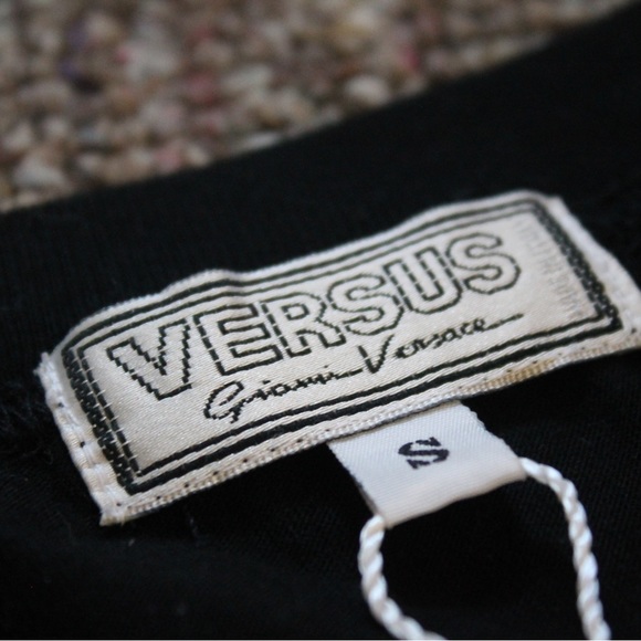 ⛵️NWT Vintage '90s Deadstock Versace Sport Logo Cropped T-Shirt - Picture 11 of 14